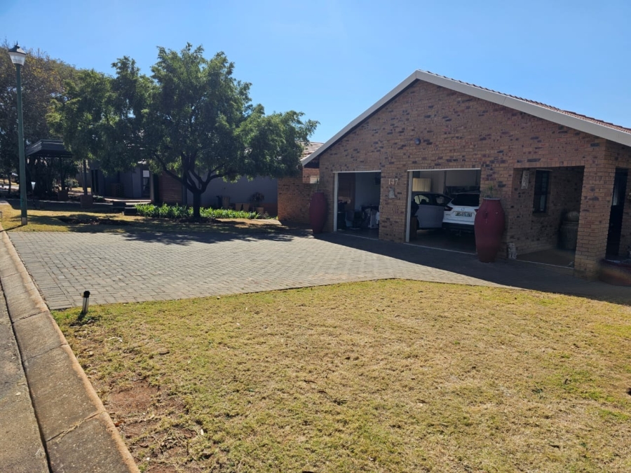 3 Bedroom Property for Sale in Buffelspoort Eco Estate North West